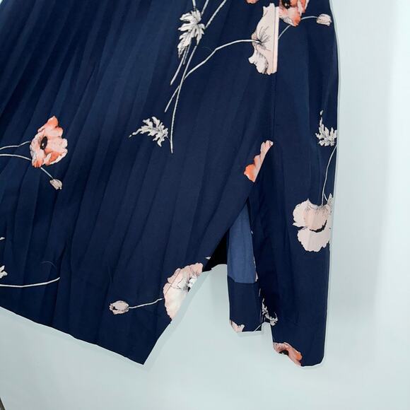 VINCE Tossed Poppy Pleated Floral Midi Knee Length Skirt in Marine - Picture 10 of 15